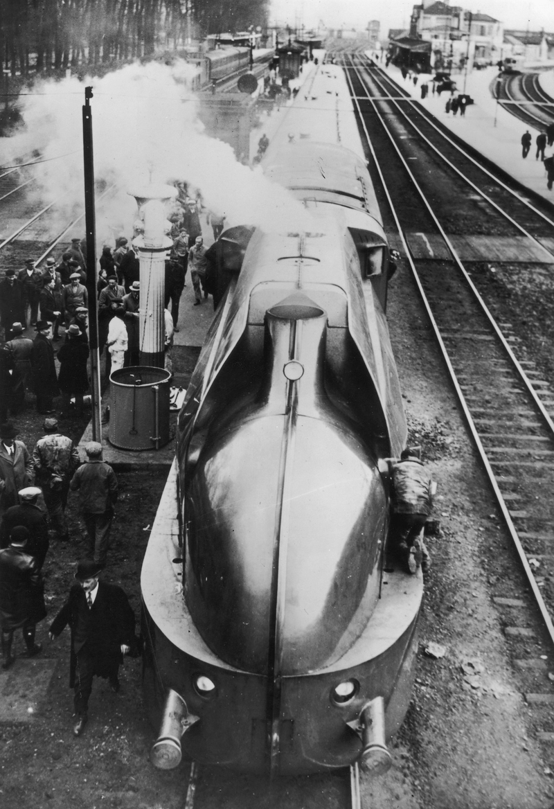 Illustration for article titled The Zeppelin Train, The Aerotrain And Other Classic Streamlined Trains